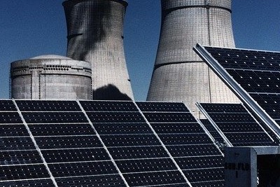 工場と太陽光発電